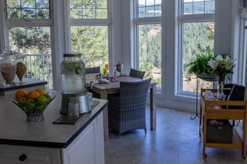 Bed and Breakfast Scenic Canyon Ranch And Retreat Келоуна Экстерьер фото